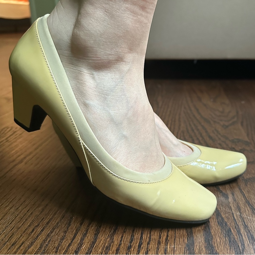 Vintage cream and butter patent leather kitten heel pumps